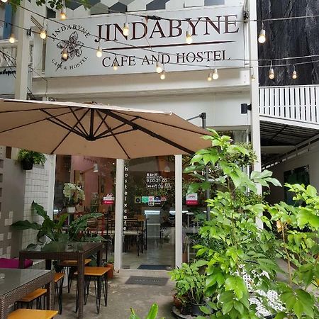 Jindabyne Cafe & Hostel Чиангмай Екстериор снимка