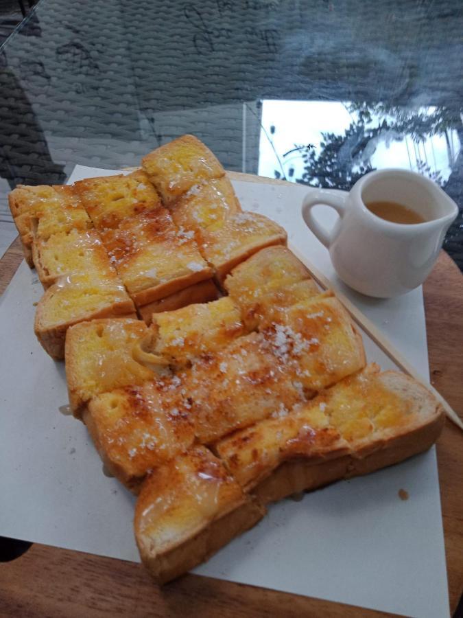 Jindabyne Cafe & Hostel Чиангмай Екстериор снимка
