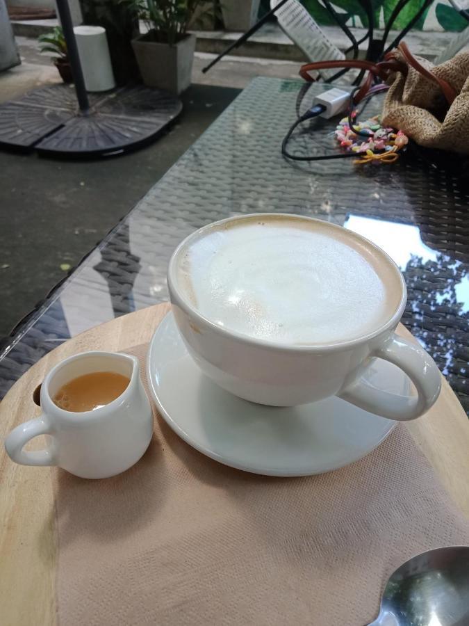 Jindabyne Cafe & Hostel Чиангмай Екстериор снимка