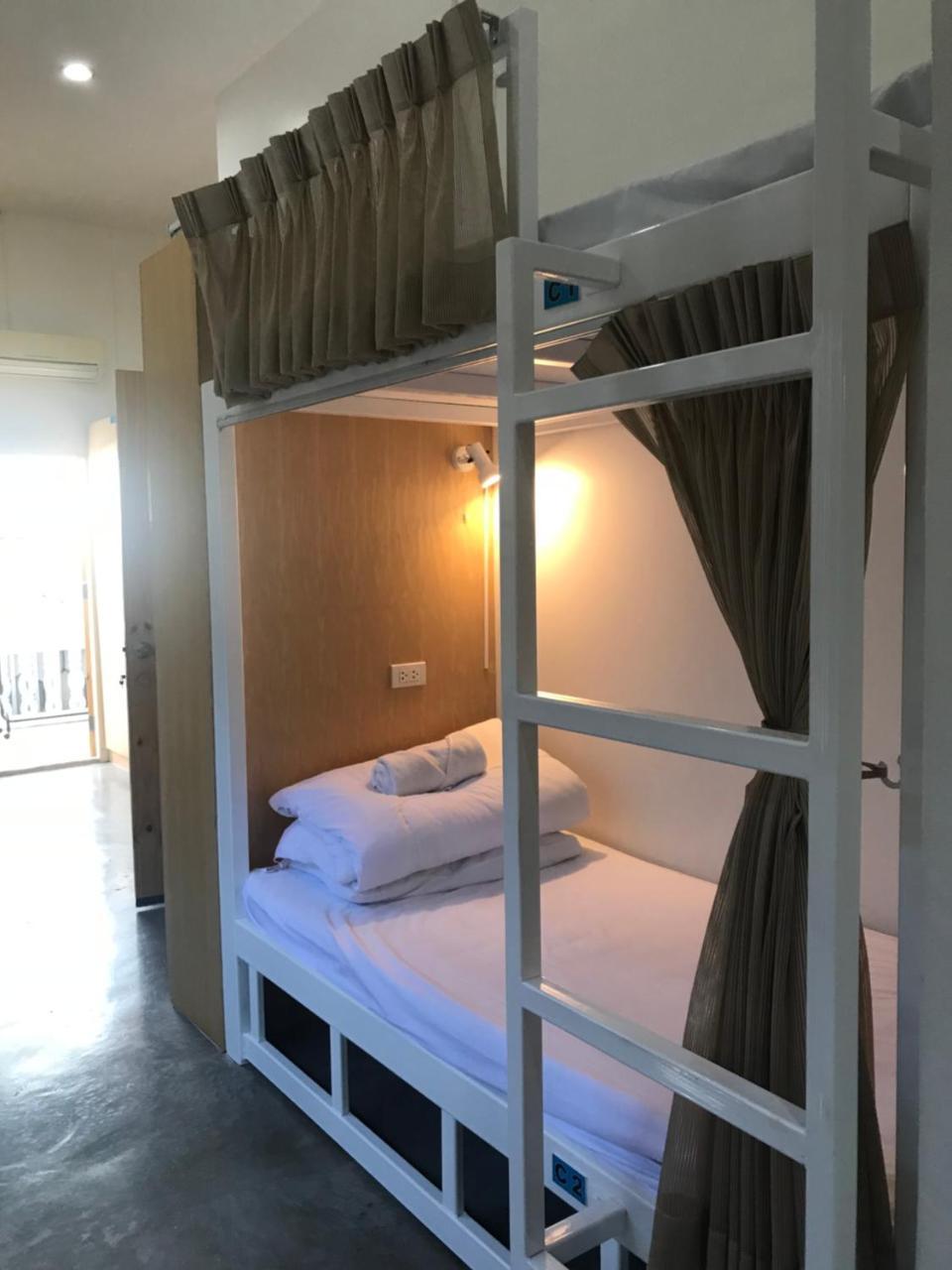 Jindabyne Cafe & Hostel Чиангмай Екстериор снимка