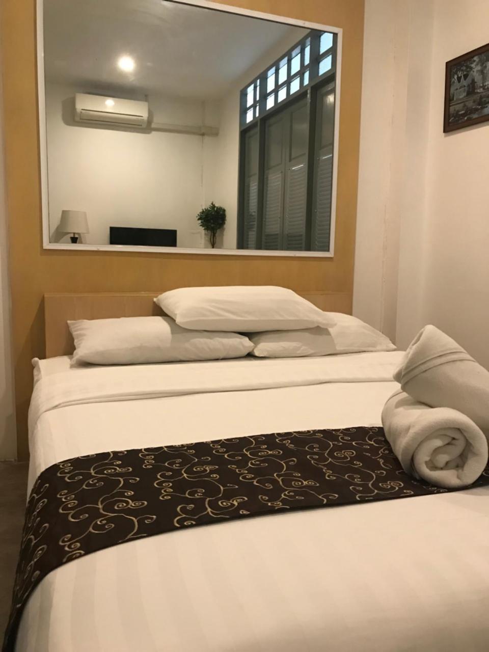 Jindabyne Cafe & Hostel Чиангмай Екстериор снимка