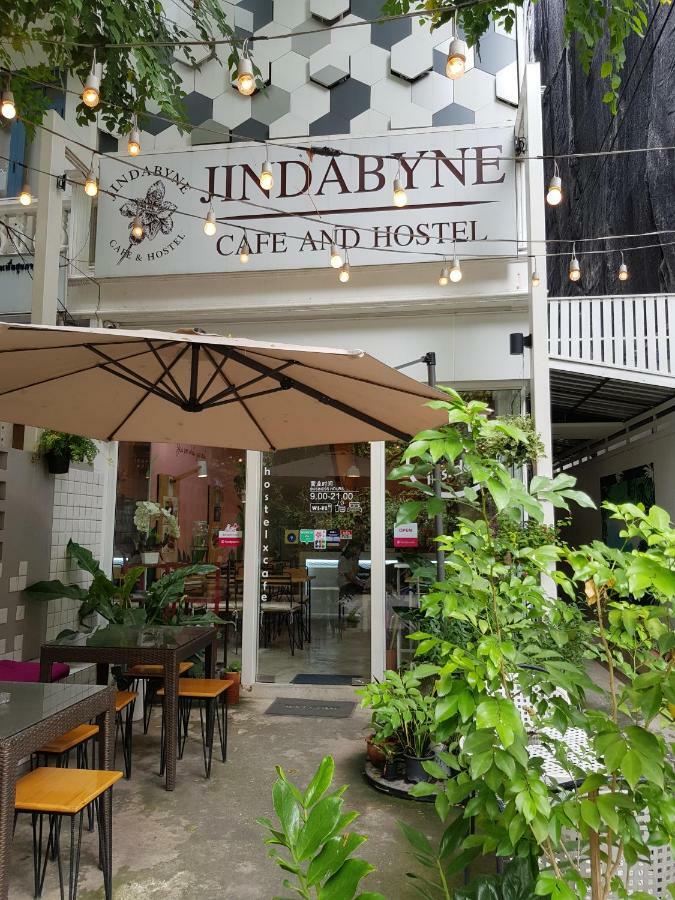 Jindabyne Cafe & Hostel Чиангмай Екстериор снимка